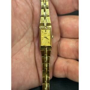 Vintage Seiko 2E20-0AY0 Gold Tone Women’s Watch! New Battery!